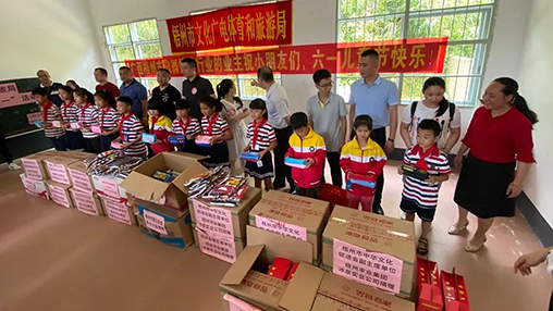 愛(ài)心回饋 筑夢(mèng)教育 | 百裕集團(tuán)以行動(dòng)助力公益，點(diǎn)亮童真夢(mèng)想！