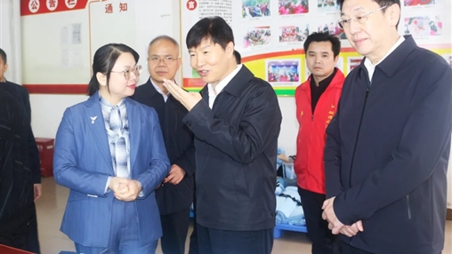 廣西壯族自治區(qū)黨委委員、常委、副書記劉小明蒞臨百裕集團(tuán)環(huán)江車間調(diào)研