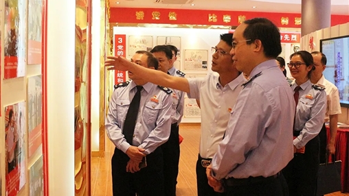 岑溪市稅務(wù)局、岑溪市農(nóng)村商業(yè)銀行黨組成員交流團(tuán)蒞臨百裕集團(tuán)參觀交流