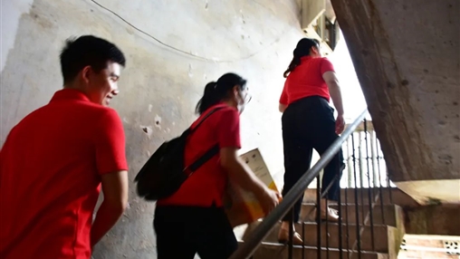 迎“七一”，送溫暖 | 百裕教育黨支部走訪慰問(wèn)困難老黨員