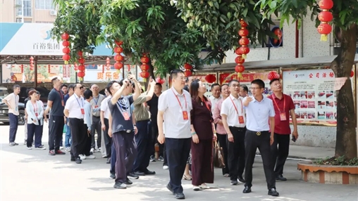 梧州市人大常委會副主任曾健勇率梧州市人大代表（萬秀代表團）蒞臨百裕集團開展年中專題調(diào)研